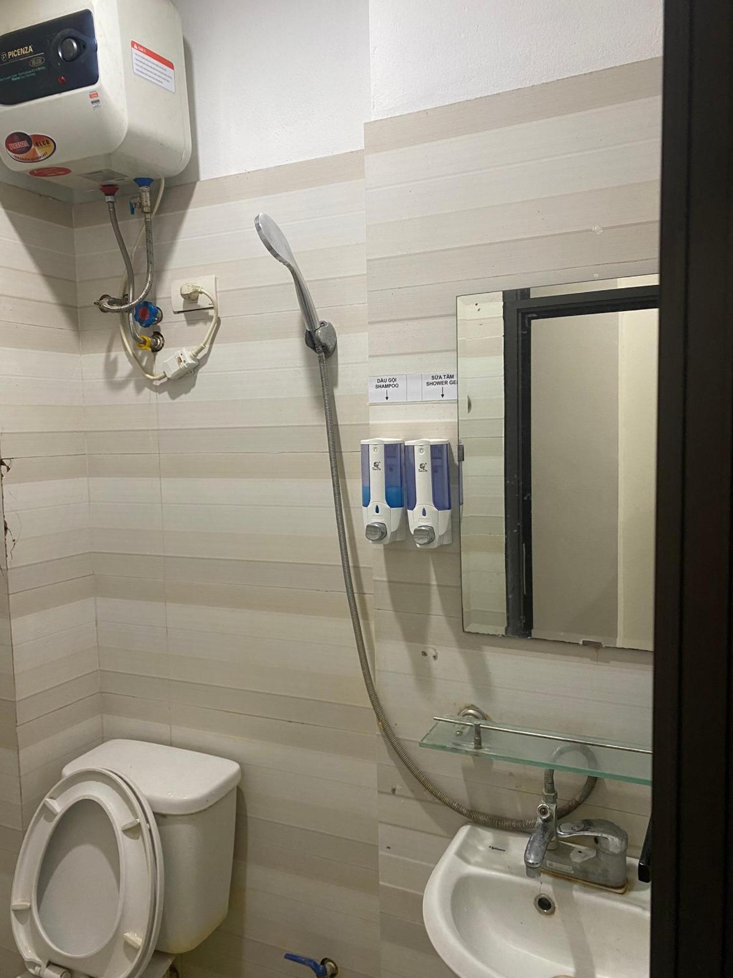 Nam Cuong Motel - Phong Don Co Cua So Thoang Mat Khep Kin - Thang May Hanoi Exterior photo